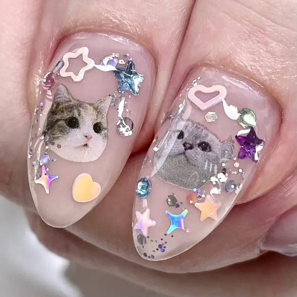 Clear set with encapsulated cat motifs, stars and hearts