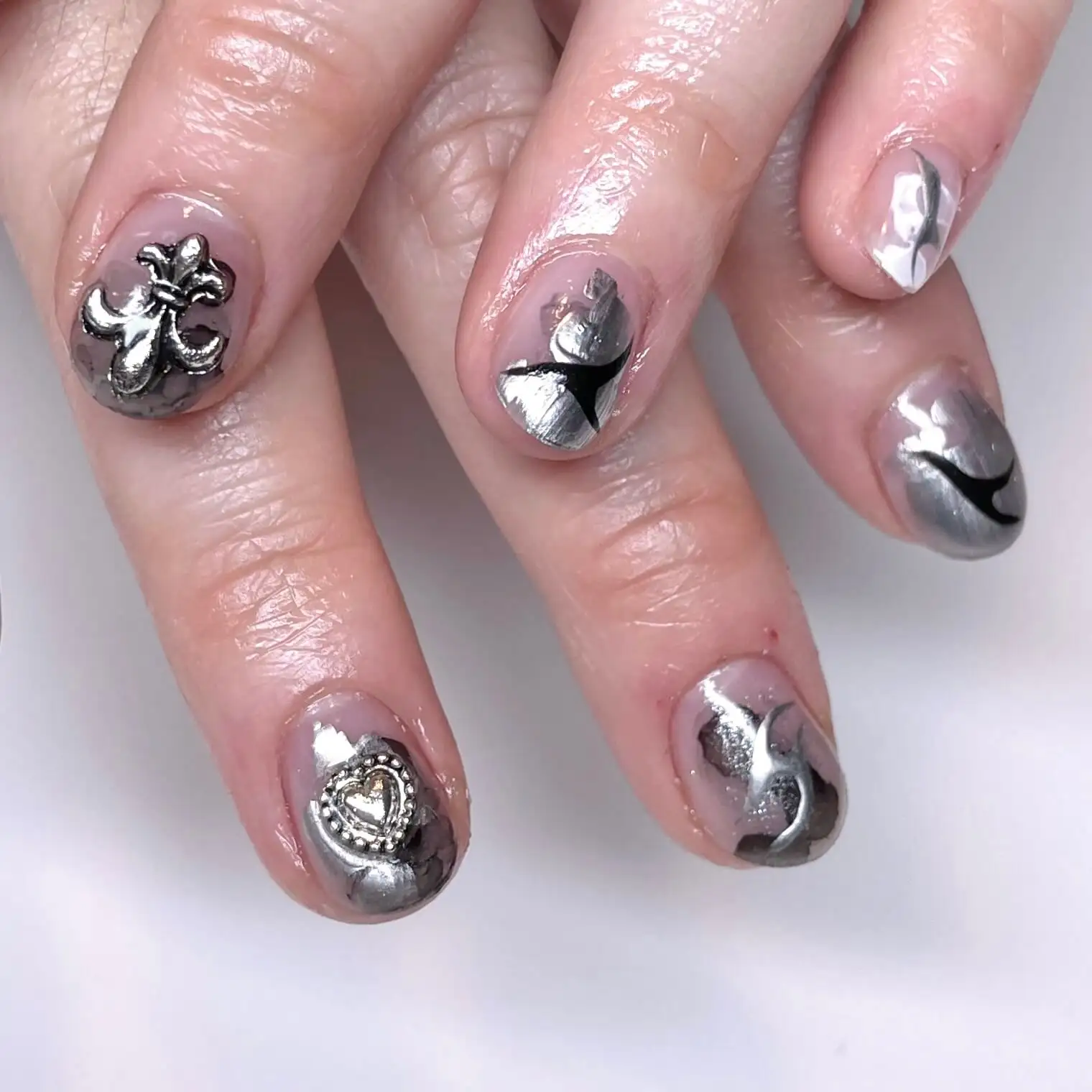 Short chrome set in silver and black with angel and heart charms